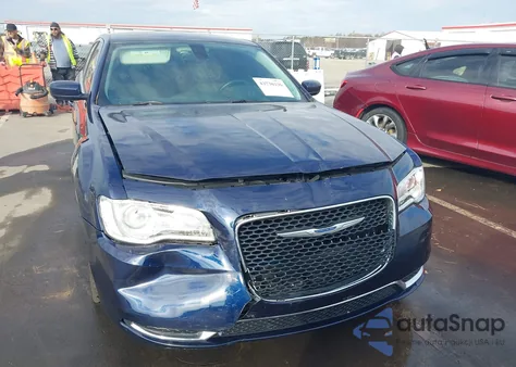 2015 Chrysler 300 Limited z USA, uszkodzony, nr VIN 2C3CCAAG1FH772991